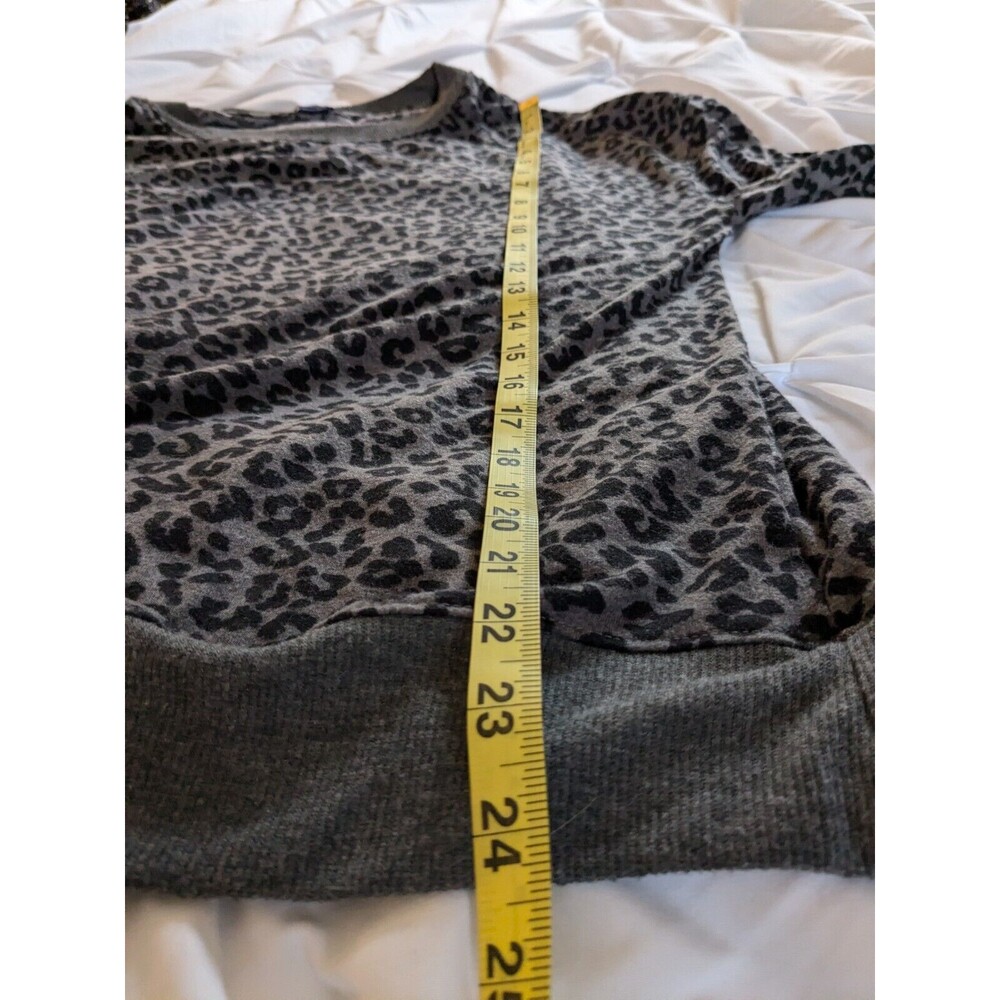 Splendid Sweater Women's Size XL Gray Black Leopard Print Crew Pullover Comfy - Picture 12 of 12